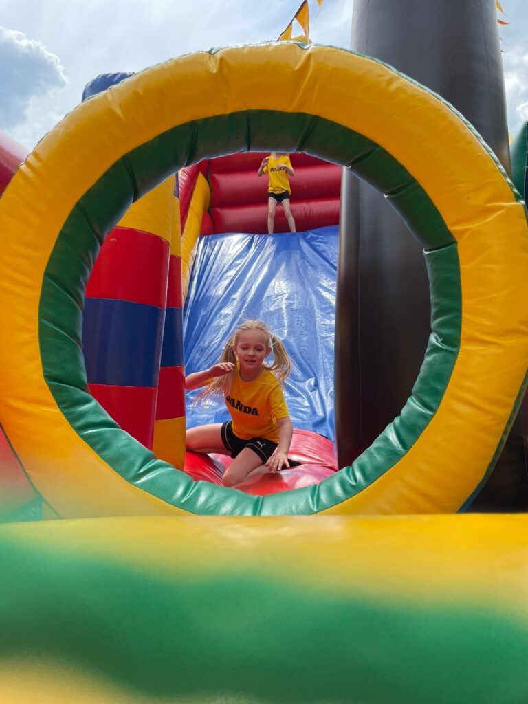 bawiące się dzieci